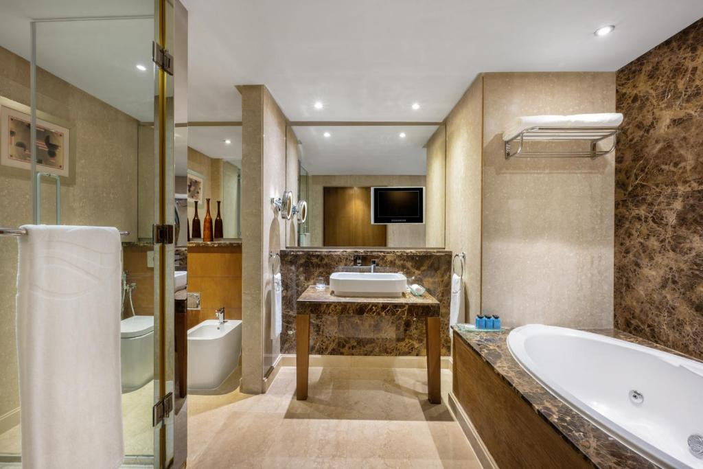The Gulf Hotel Bahrain Convention & Spa 5*