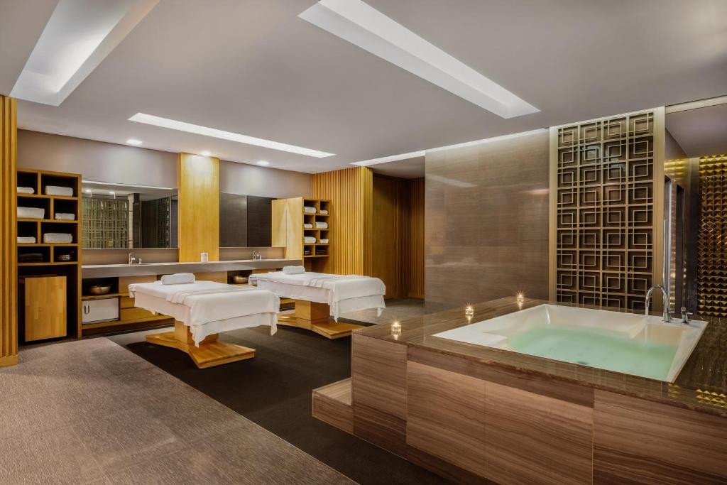 The Gulf Hotel Bahrain Convention & Spa 5*