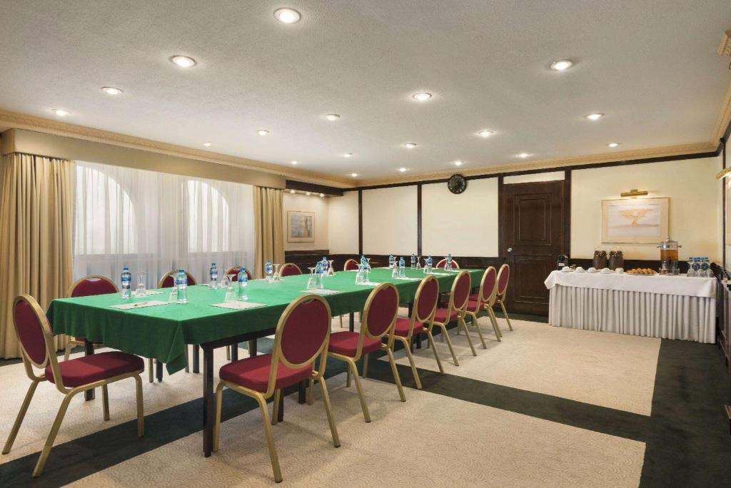 Ramada By Wyndham Bahrain 4*