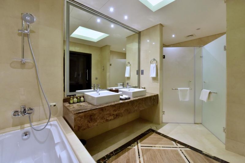 Ramada Manama City Centre 4*