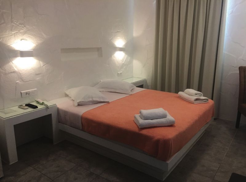 Adonis Hotel & Apartments 3*