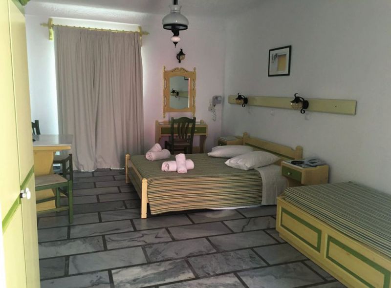 Adonis Hotel & Apartments 3*