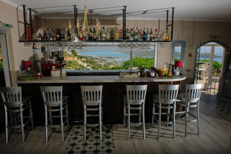 Adrakos Apartments 2*