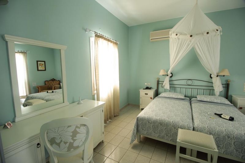 Adrakos Apartments 2*
