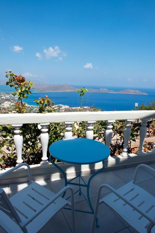 Adrakos Apartments 2*