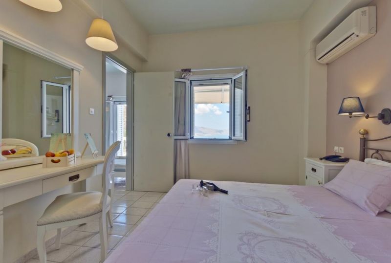 Adrakos Apartments 2*