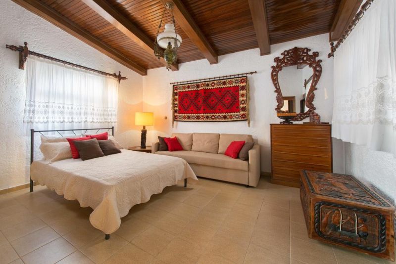 Agia Paraskevi Villa 3*