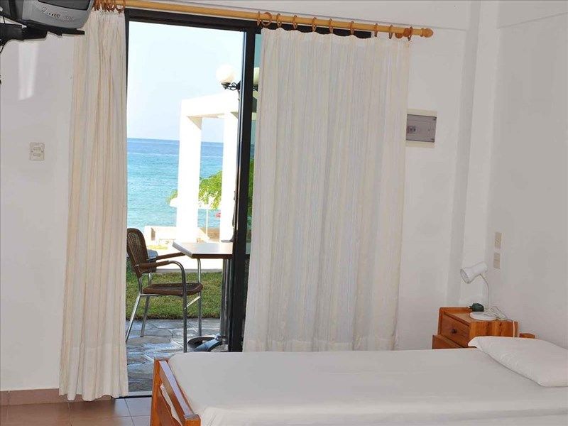 Alexandros Apartments 3*
