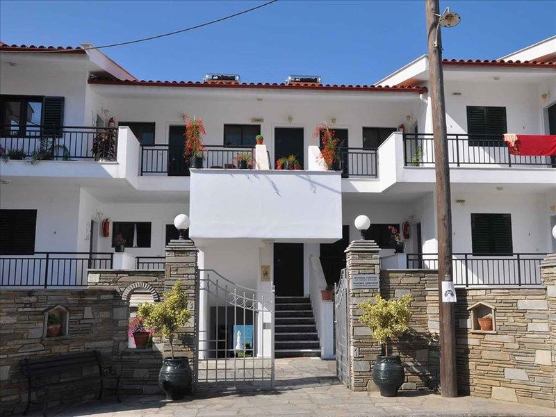 Alexandros Apartments 3*