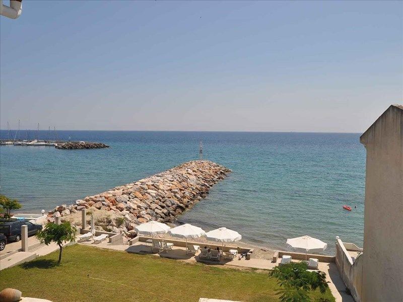 Alexandros Apartments 3*