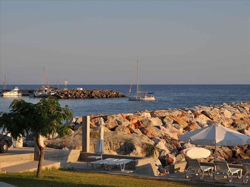 Alexandros Apartments 3*