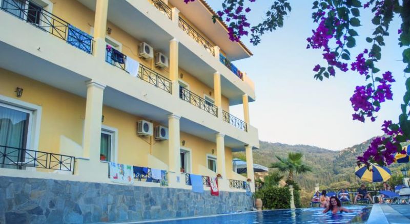 Alonakia 3*
