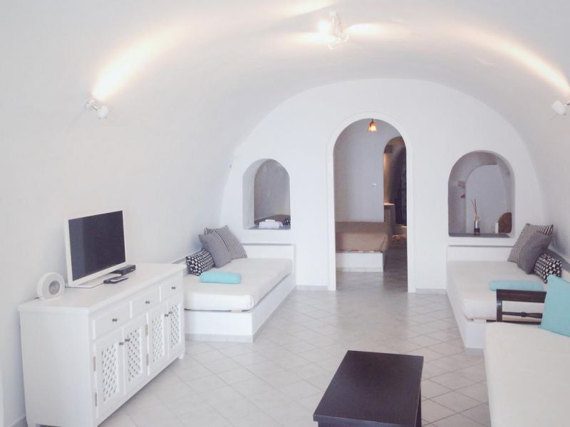 Altana Cliffside Villas 4*