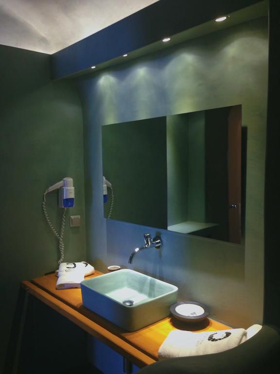 Altana Cliffside Villas 4*