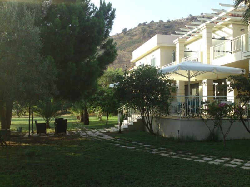 Amalia Hotel Kalogria 2*