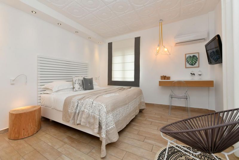 Apollon Parikia 3*
