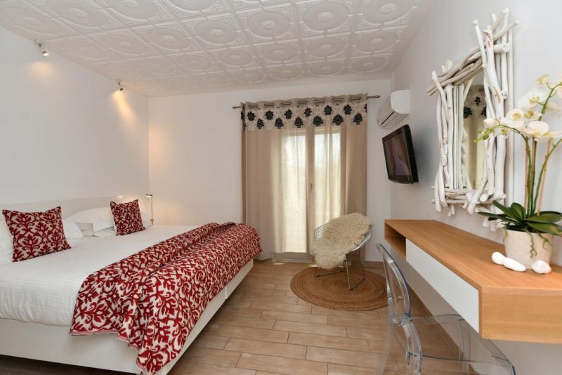 Apollon Parikia 3*