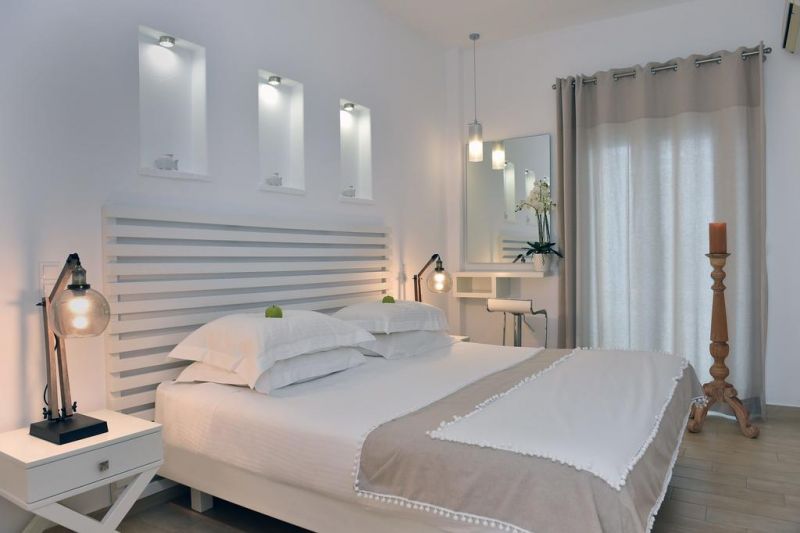 Apollon Parikia 3*