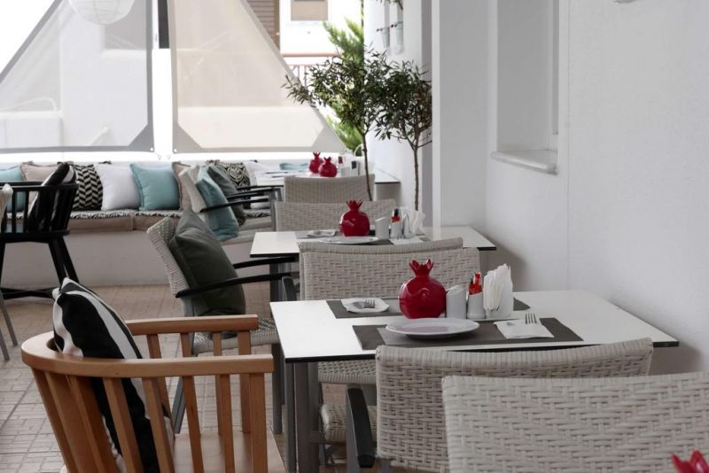 Apollon Parikia 3*
