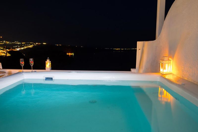 Aqua Luxury Suites 4*