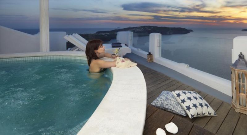 Artemis Suites 4*