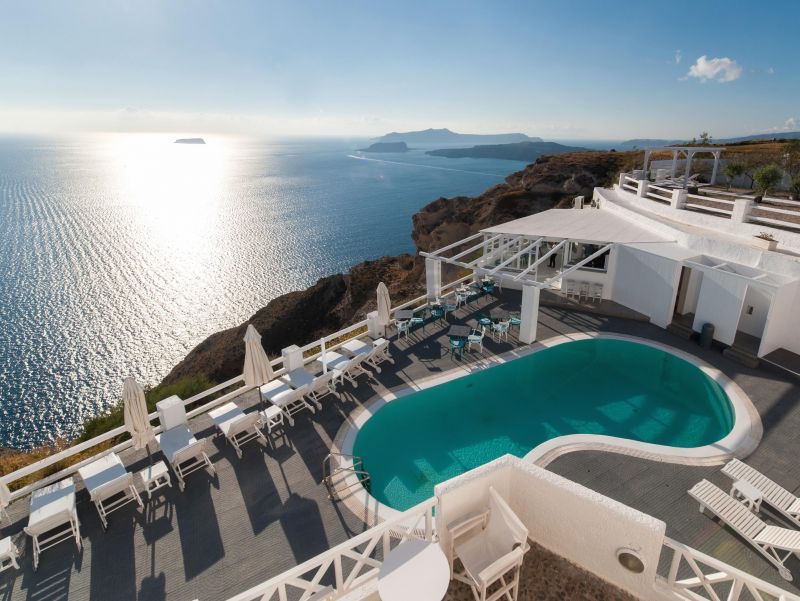 Artemis Suites 4*