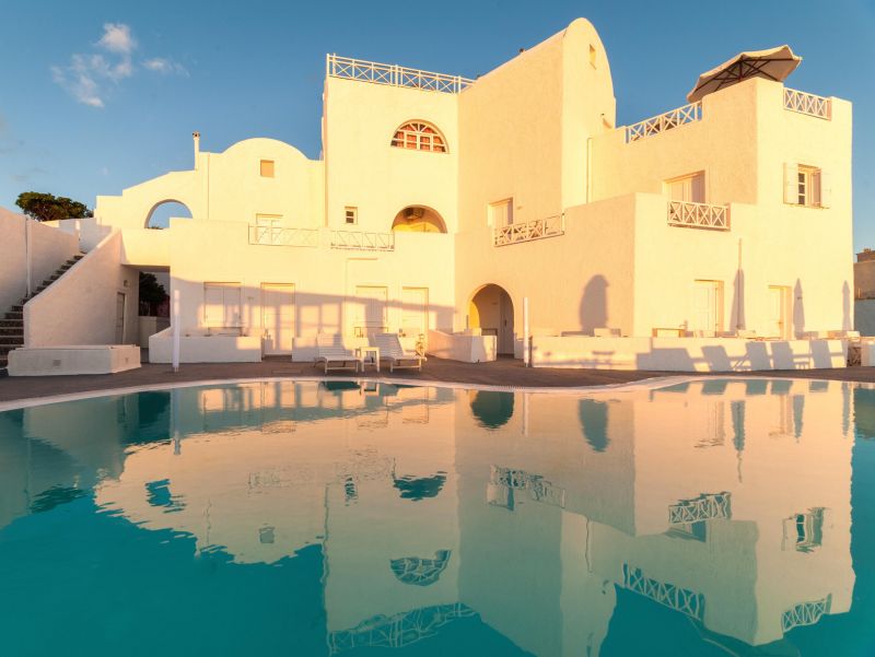 Artemis Suites 4*