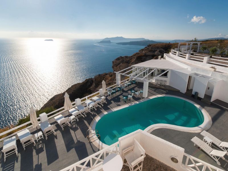Artemis Suites 4*
