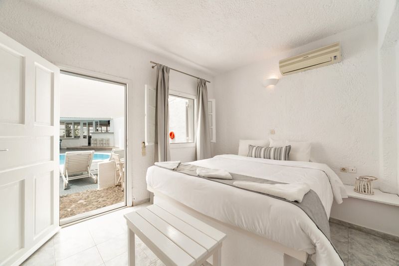Artemis Suites 4*