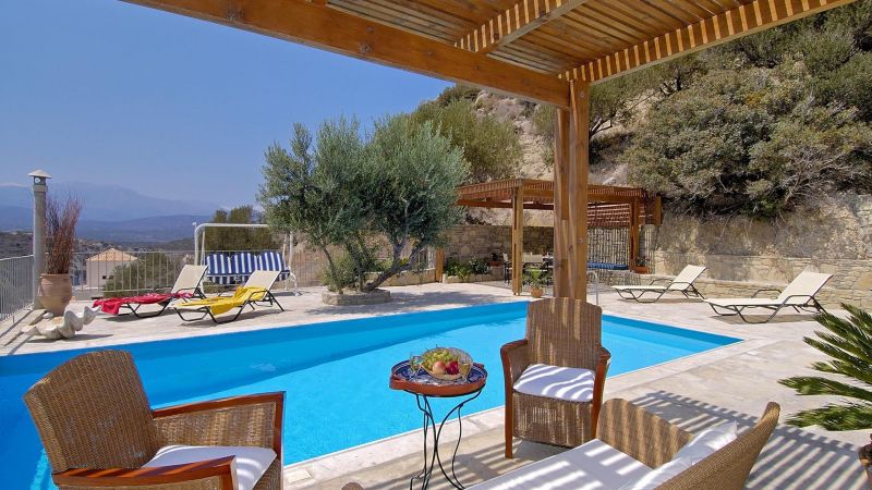 Artemis Villa 4*