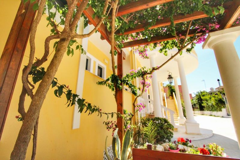 Avra Sea View Paradise Pool Aparthotel 2*