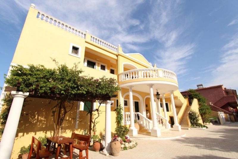 Avra Sea View Paradise Pool Aparthotel 2*
