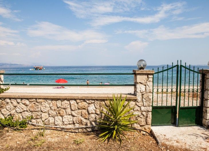Barbati Beach Apt 2*