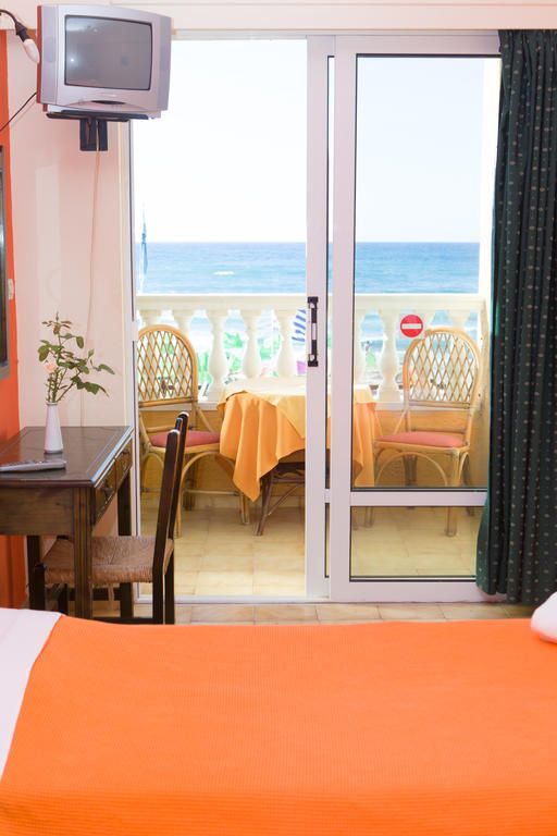 Birais Beach Studios 2*