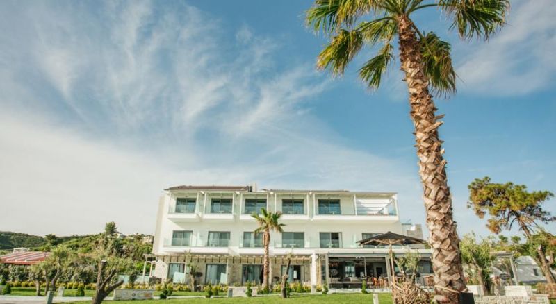Blue Carpet Luxury Suites 3*
