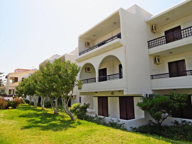 Debby Hotel Apartments 2*