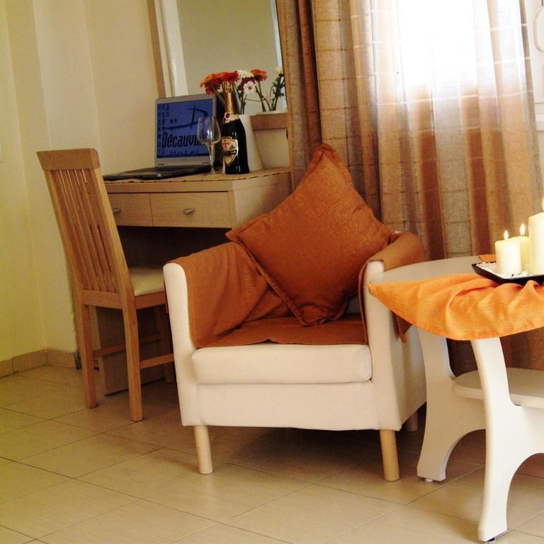 Decauville Hotel 2*