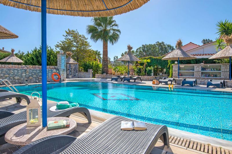 Elefteria Apartments 3*