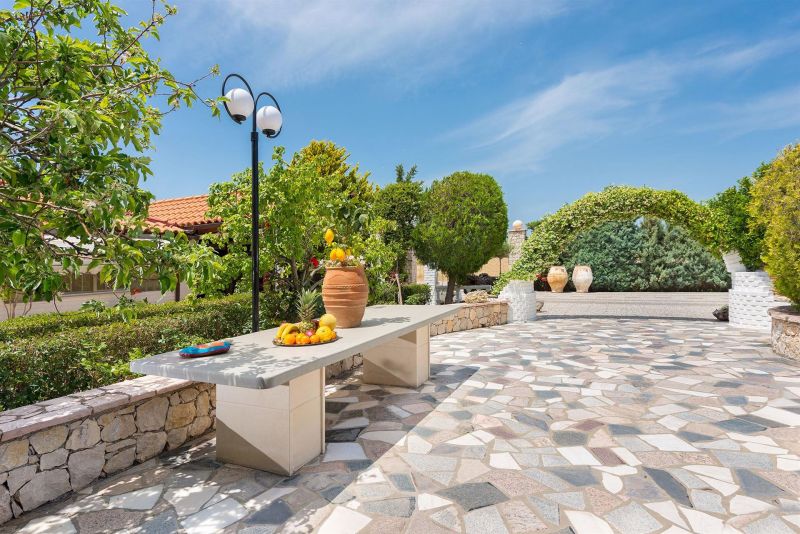 Elefteria Apartments 3*