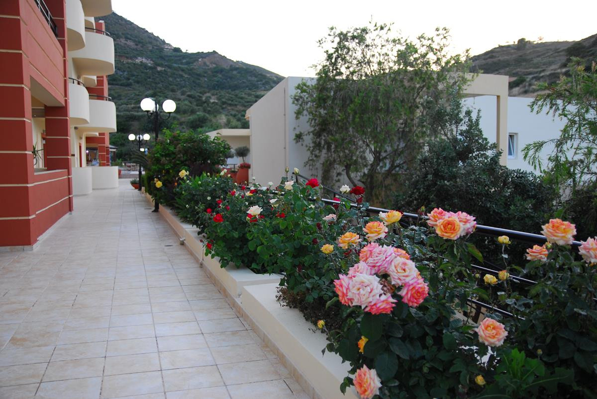 Elpis Studio Apartments 3*