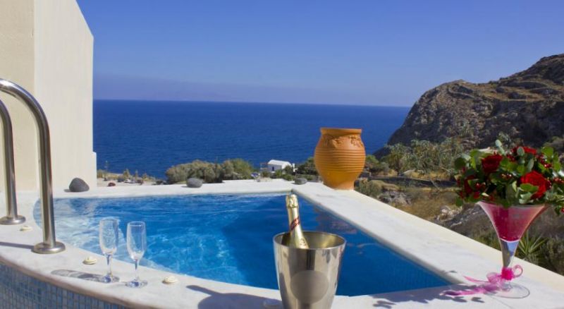 Epavlis Santorini 4*