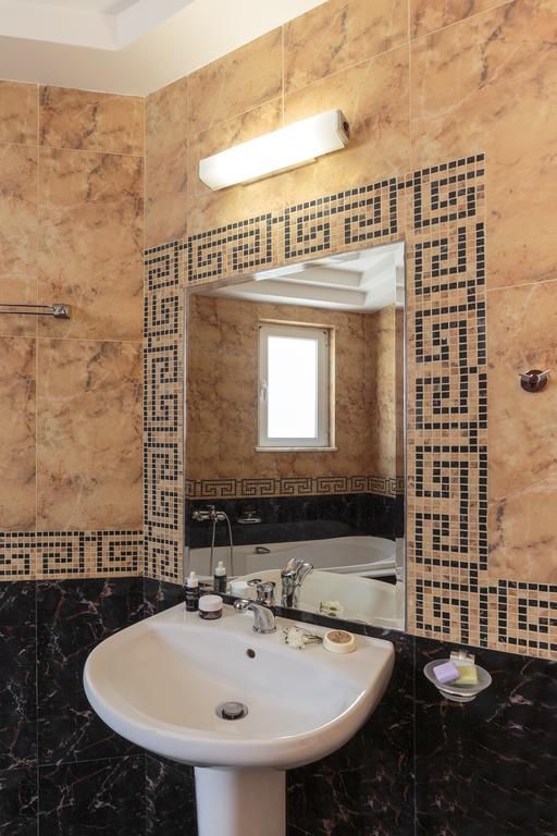 Fotelia Villa 4*