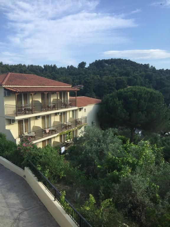 Hermes Apartments 2*