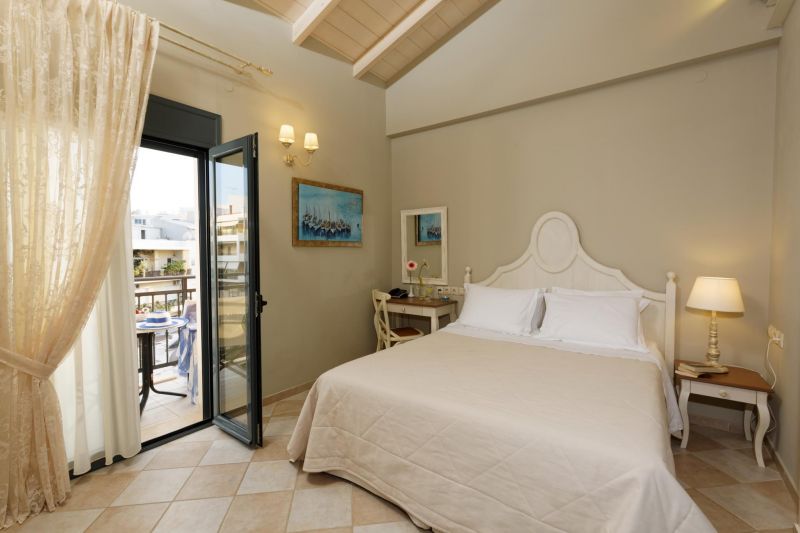 Ionia Suites 4*