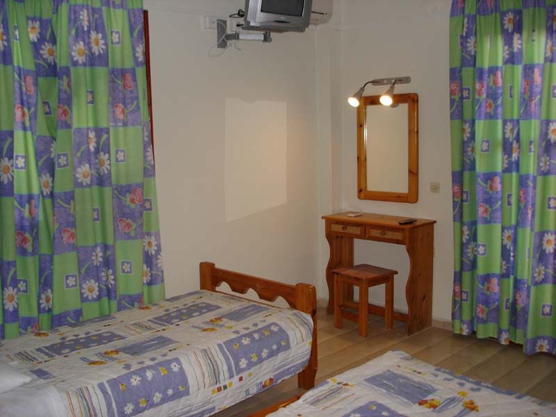 Irini Apartments Benitses 2*