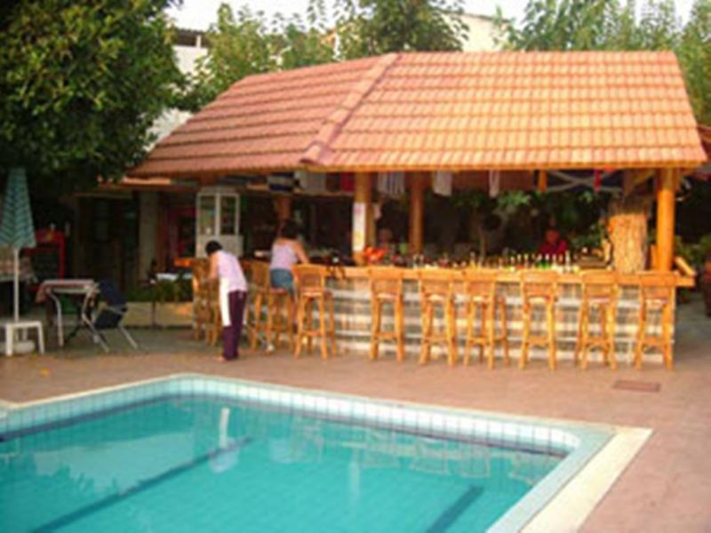 Julia Apartments 2*