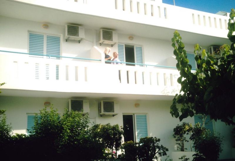 Julia Apartments 2*
