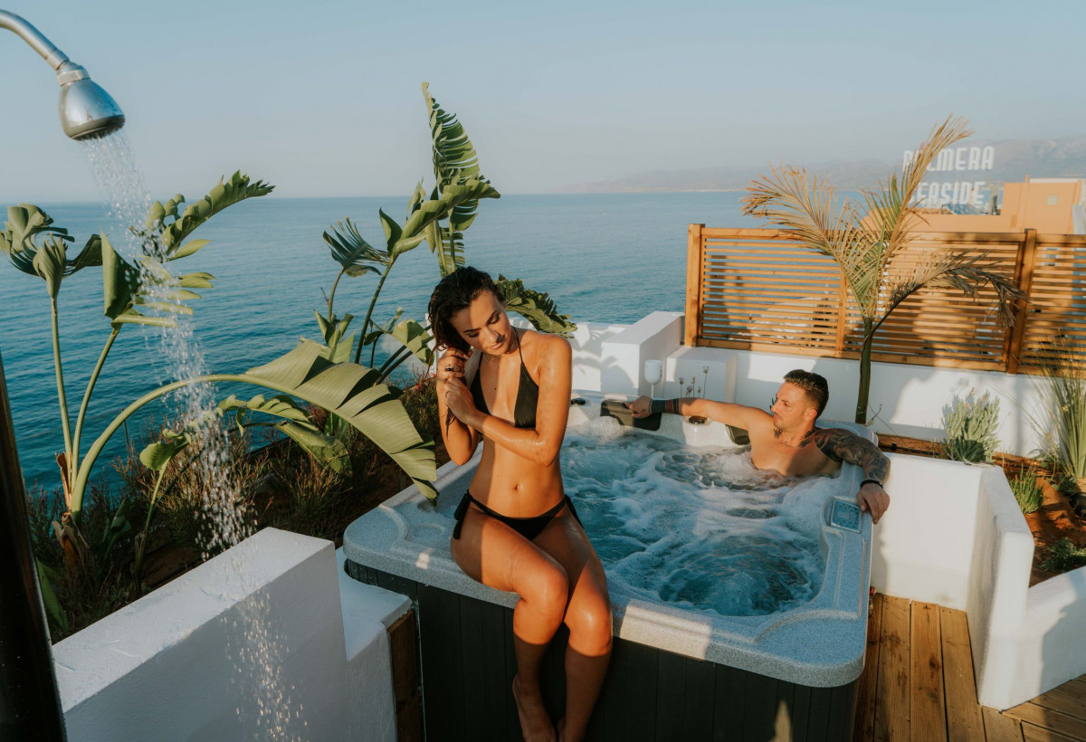 Kahlua Sea View Suites 4*