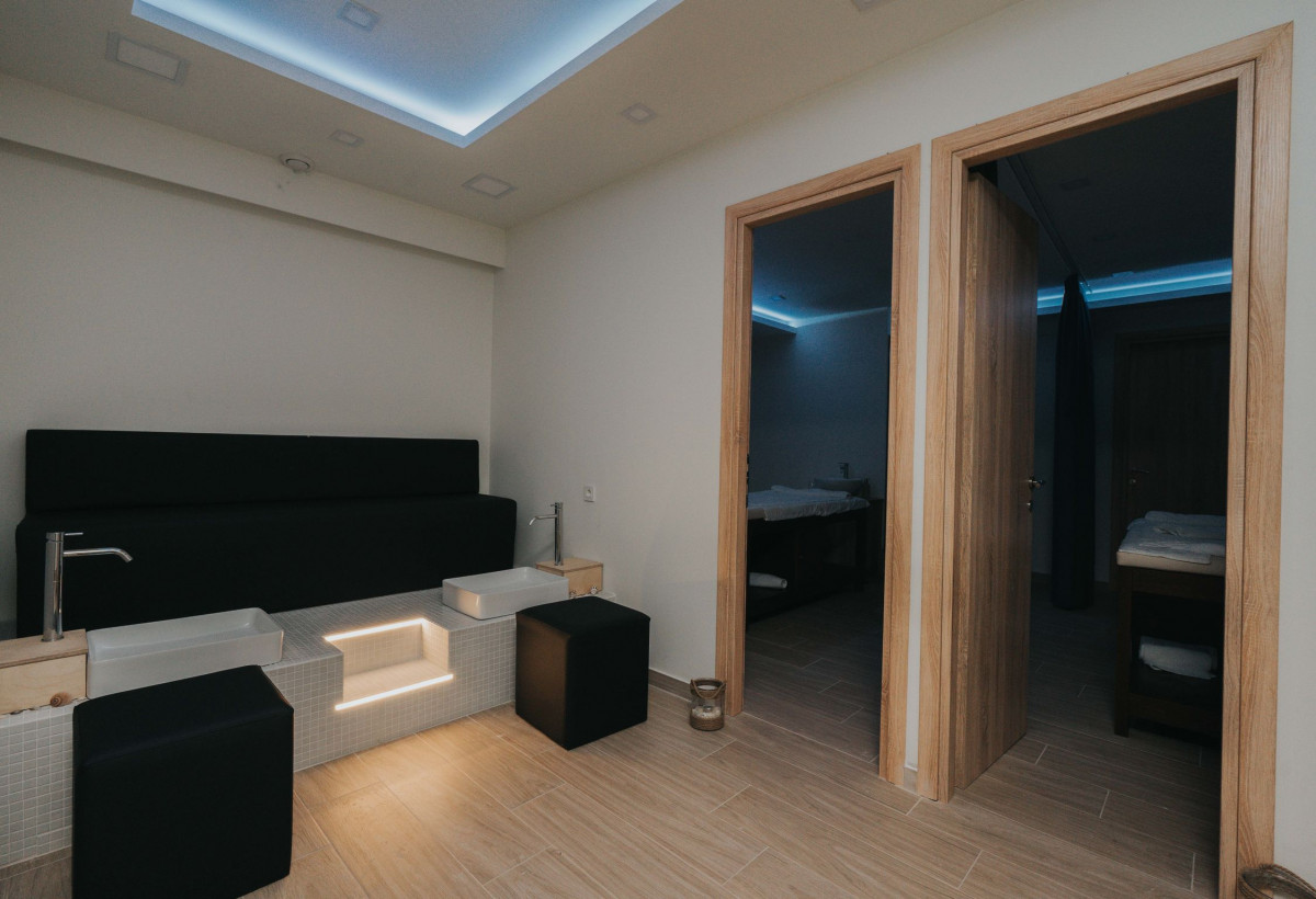 Kahlua Sea View Suites 4*