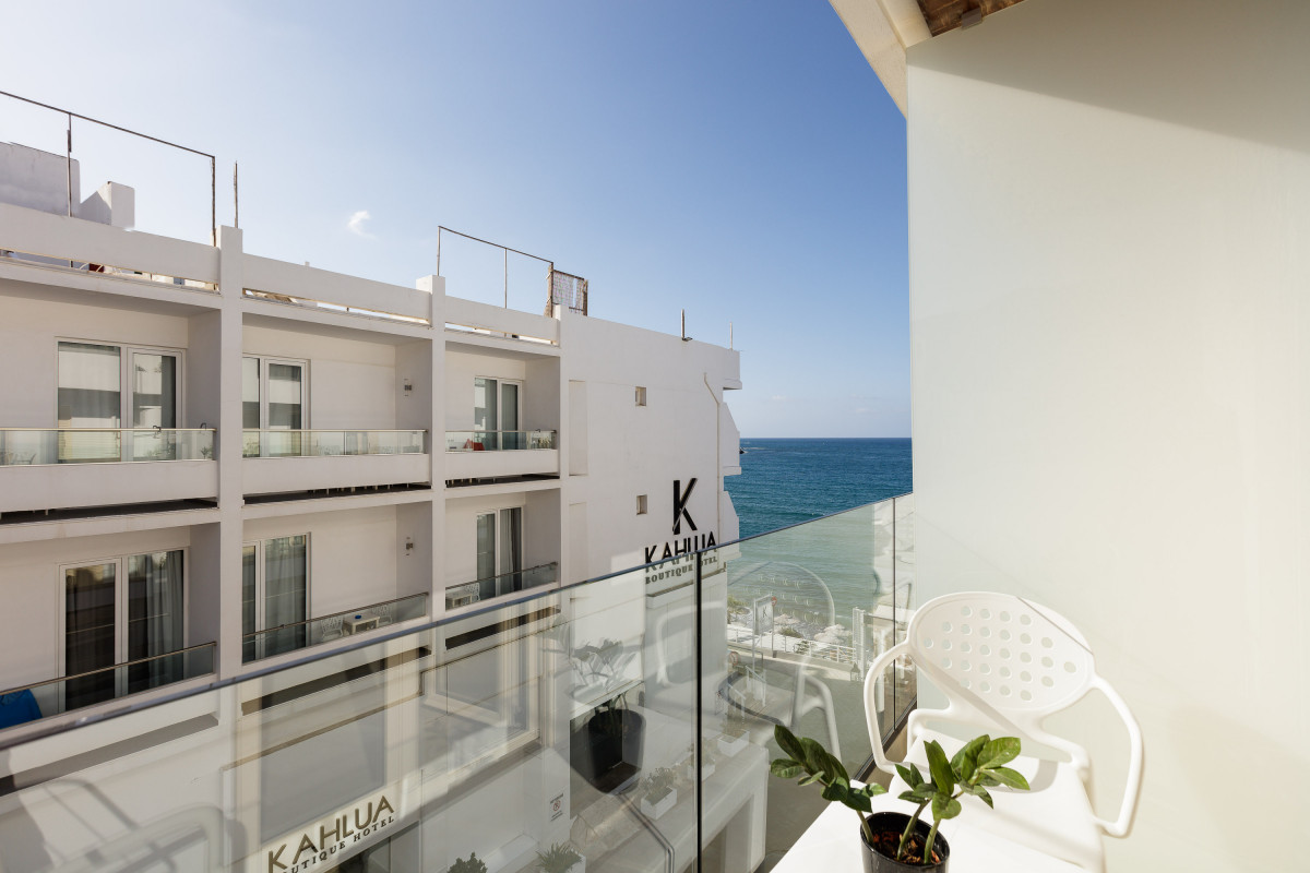 Kahlua Sea View Suites 4*